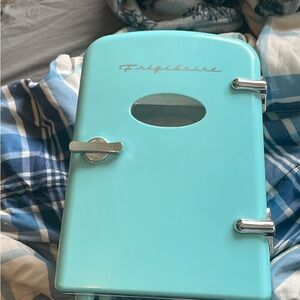 Light blue brand new  perfect for makeup or drinks.